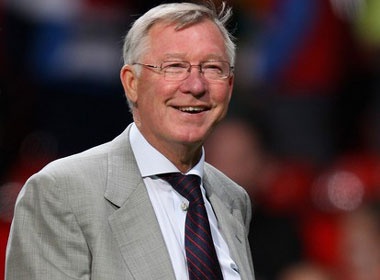 Diem tin ngay 2/9: Sir Alex tran an hoc tro hinh anh