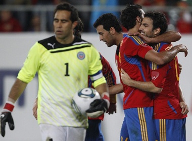 Fabregas choi sang, Tay Ban Nha nguoc dong ha Chile hinh anh