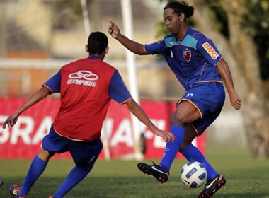 Ronaldinho tai xuat trong vu dieu Samba hinh anh