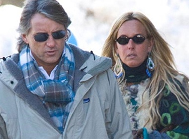 Ba xa HLV Mancini dung cam khi gap 'dao chich' hinh anh