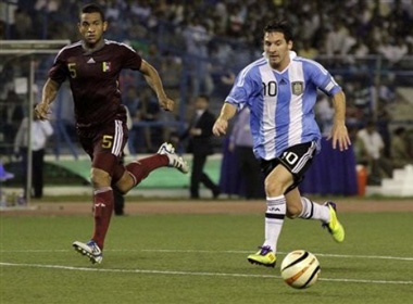 Argentina tren doi vai Messi hinh anh
