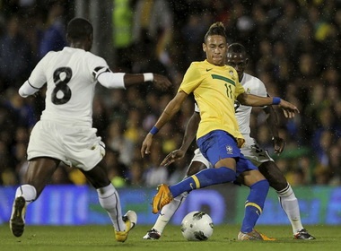 Neymar thi trien tuyet ky gap bong cau vong hinh anh