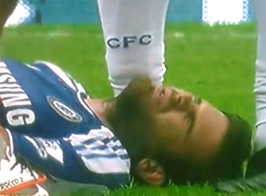 Juan Mata bi doi phuong giam dap tho bao hinh anh
