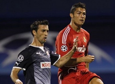Chan Ronaldo rom mau vi bi pham loi hinh anh