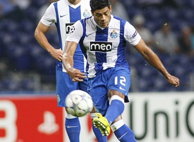 Xem cu sut hinh canh cung trong 10 ban dep nhat tuan hinh anh