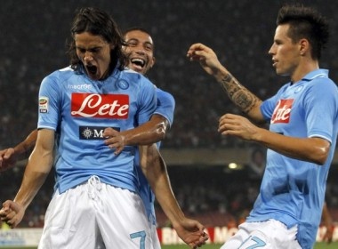 AC Milan guc nga tai San Paolo, Juve thang nhe hinh anh