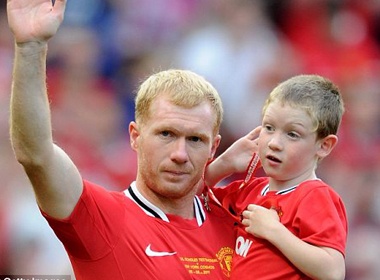 Con trai ut cua Scholes mac benh tu ky hinh anh