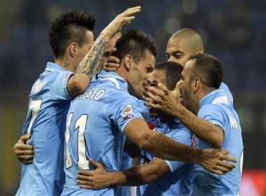 Ha guc Inter 3-0, Napoli len ngoi dau bang hinh anh