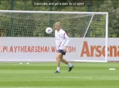 Man bieu dien ky thuat ngau hung cua HLV Wenger hinh anh