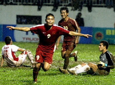 U21 Viet Nam dang quang ngoi vo dich sau tran ‘thuy chien’ hinh anh