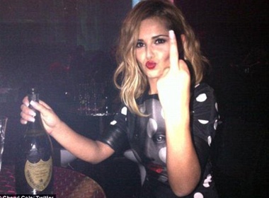 Noc ruou say khuot, Cheryl chu mo, gio ngon tay thoi hinh anh