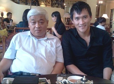 Cong Vinh chinh thuc ky hop dong 3 nam voi bau Kien hinh anh