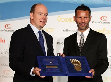 Ryan Giggs nhan danh hieu Ban chan vang hinh anh