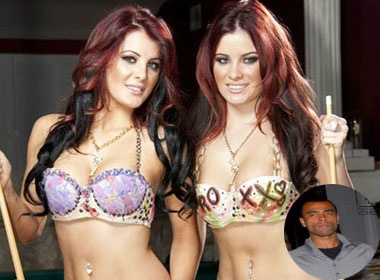 Ashley Cole qua dem voi cap chi em song sinh hinh anh