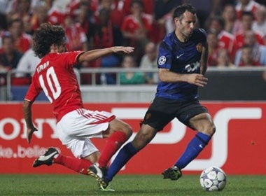 Diem tin 15/10: MU tinh giu chan Ryan Giggs them 1 nam hinh anh