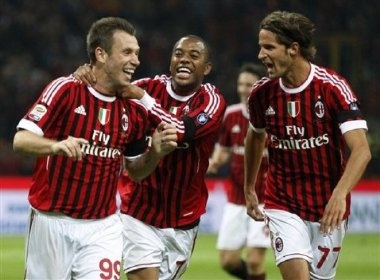 Milan thang tung bung, Inter chim vao khung hoang hinh anh