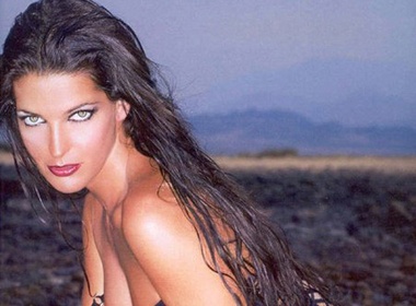 Alessia Merz - Doi mat xanh 'ma mi' hinh anh