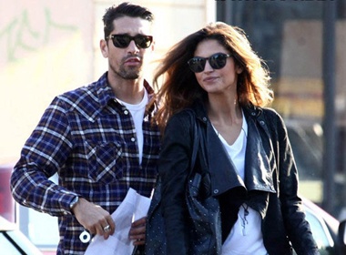 Borriello va ban gai vui ve dao pho hinh anh