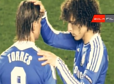 Luiz doc 'than chu' giai han cho Torres hinh anh