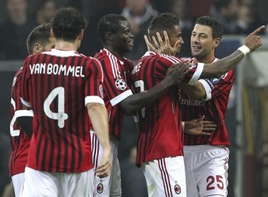 Vong 8 Serie A: Thanh Milan noi gian hinh anh