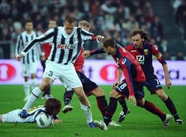 Genoa khien Juve co nguy co mat ngoi dau hinh anh