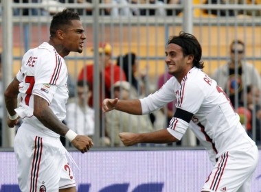 Milan nguoc dong khong tuong trong dem mua ban thang hinh anh