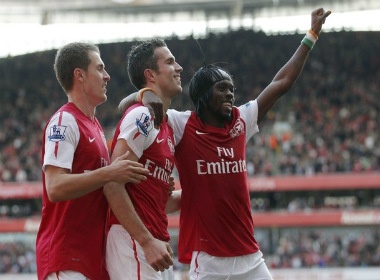 Vong 4 Carling Cup: MU giai sau, Arsenal tim niem vui hinh anh
