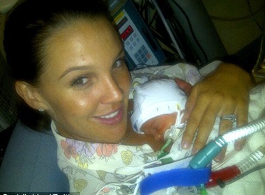 Hinh anh dau tien cua quy tu nha Danielle Lloyd hinh anh