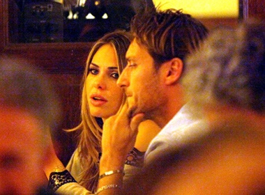 Buoi toi lang man cua vo chong Totti hinh anh