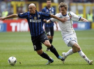 Cho tieng phao mung cong tu thanh Milan hinh anh