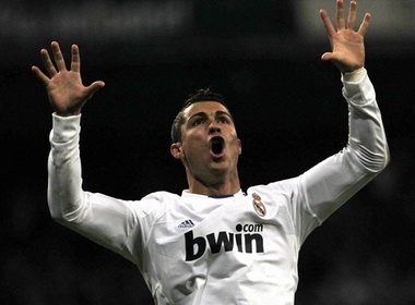 ‘Ngu loi’ Ronaldo san sang nhan chim Tau ngam vang hinh anh