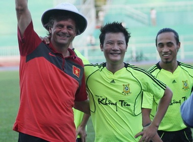 U23 Viet Nam 'de bep' doi bong nghe si TP.HCM hinh anh