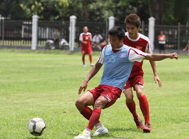 U23 Viet Nam tap giua troi nang nong o Indonesia hinh anh