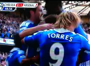 Mata lo tay... dam Torres hinh anh