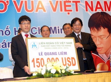 Quang Liem va Truong Son nhan tai tro ky luc 4,2 ty dong hinh anh