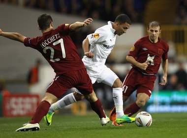 Man doc dien ghi ban ngoan muc cua Aaron Lennon hinh anh