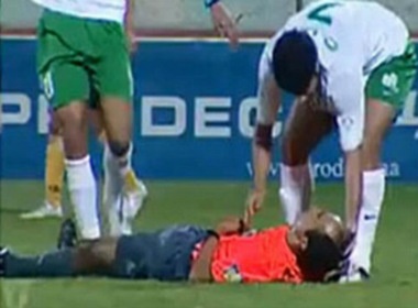 Trong tai bi ban chet ngay tren san hinh anh