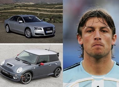 Cuu sao MU bi 'cuom' mot luc hai chiec xe sang hinh anh