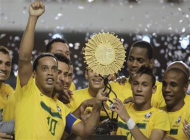 Brazil thu nghiem doi hinh vang mat Ronaldinho hinh anh