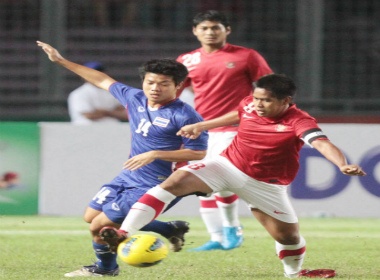 U23 Indonesia tien Thai Lan ve nuoc hinh anh