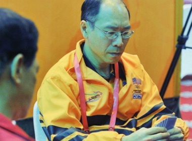 Cu ong 79 tuoi du thi danh bai o SEA Games 26 hinh anh