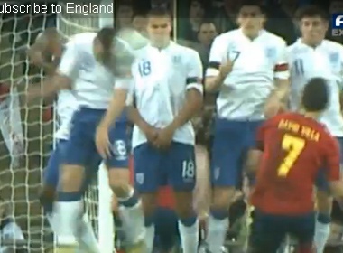 Scott Parker dung cam dung dau do cu sut trai pha hinh anh