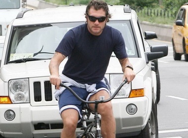 ‘Bo mong’ Vieri keo cay tra no voi buoc nhay hoan vu hinh anh