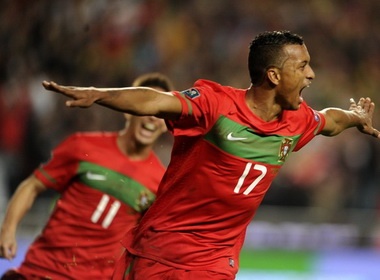 Cu ‘dai phao’ cua Nani dinh nhat 10 ban dep trong tuan hinh anh