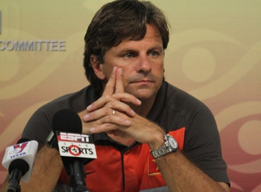 HLV Falko Goetz that vong voi cac cau thu U23 Viet Nam hinh anh