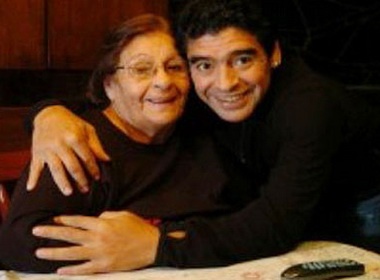 Cau be Vang mat me hinh anh