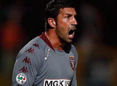 Cac tifosi soc vi vu an cua Matteo Sereni hinh anh