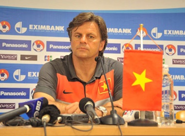 VFF se khong sa thai HLV Falko Goetz hinh anh