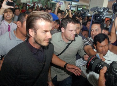 Nguoi dan Indonesia nao loan vi Becks hinh anh