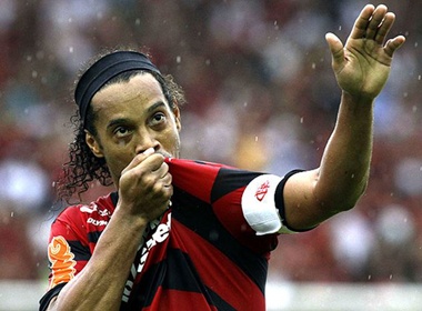 21 ban thang cua Ronaldinho trong mau ao Flamengo hinh anh